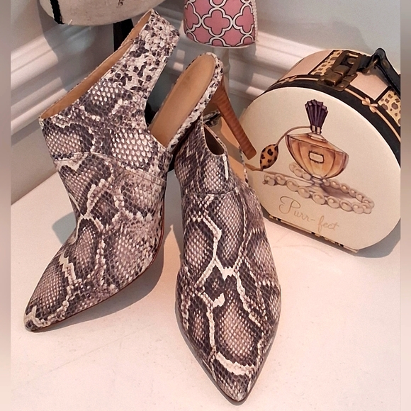 Johnston & Murphy Shoes - Johnston & Murphy Leather Animal Print Pointed Toe Heeled Slingback Bootie Sz 10